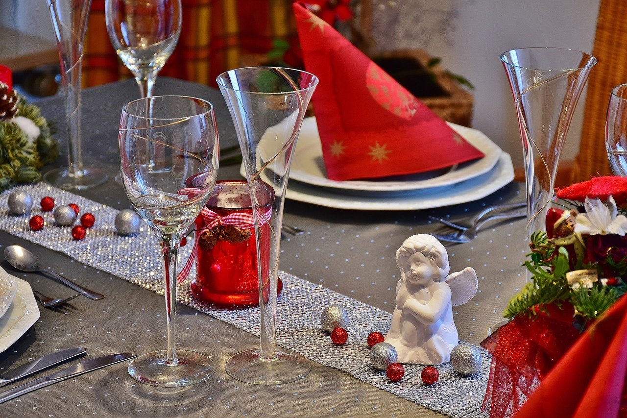 božićne dekoracije stola za blagdane