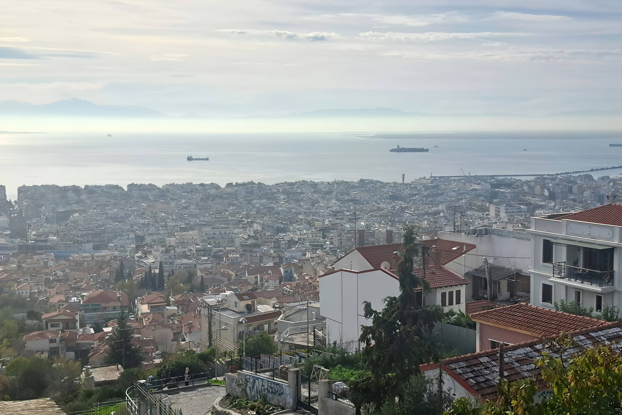 Pogled s akropole na preizgrađeni solunski polis