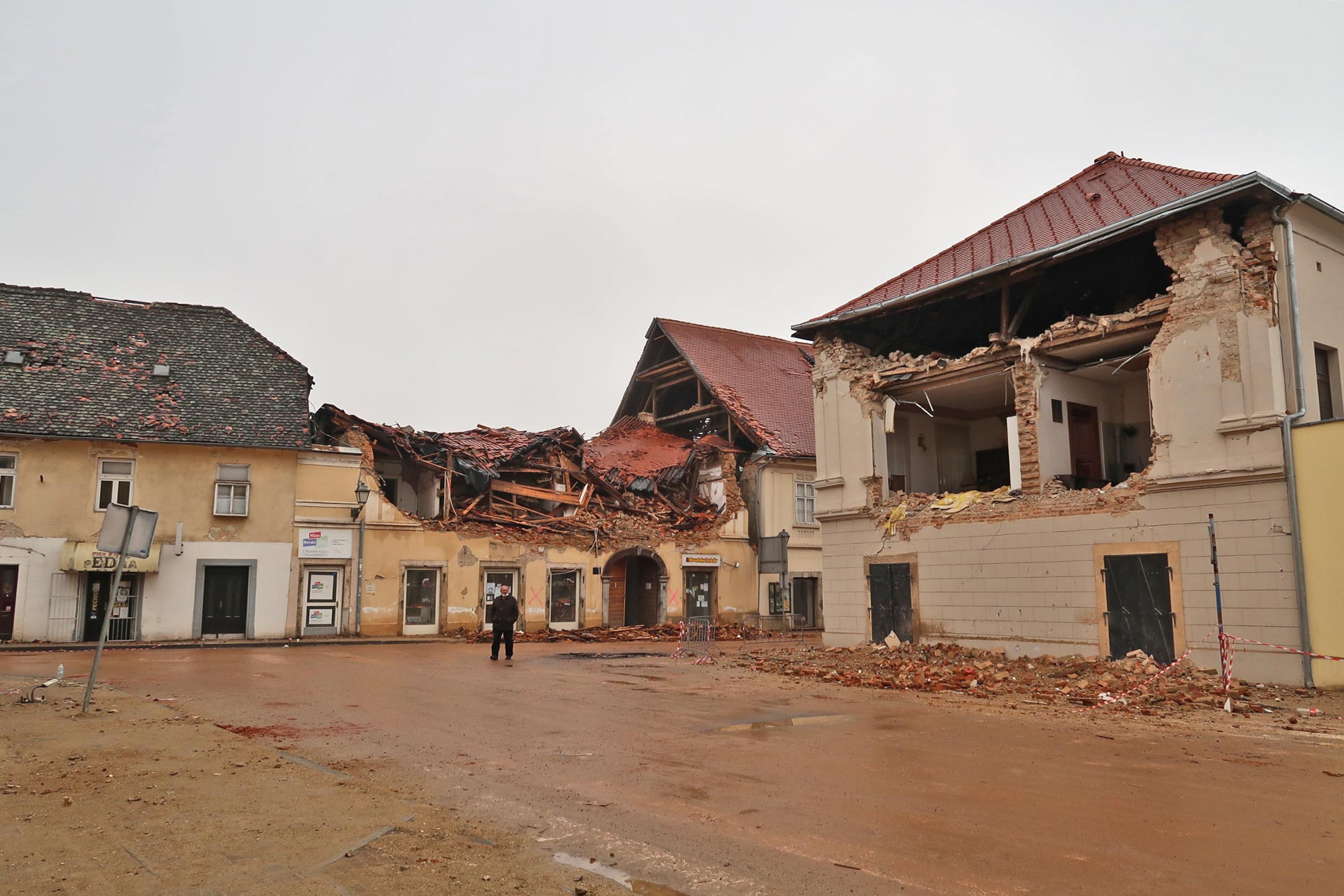 Centar Petrinje poslije niza potresa