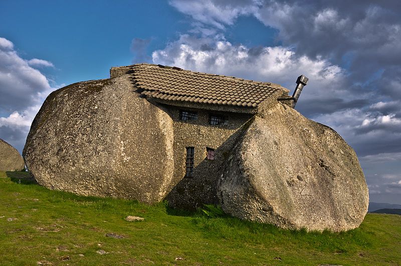 kuća u kamenu pogled na kuću