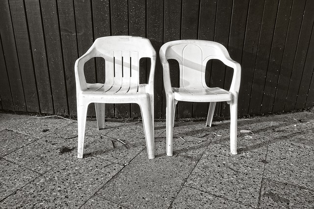 plastične stolice bolje za apartman