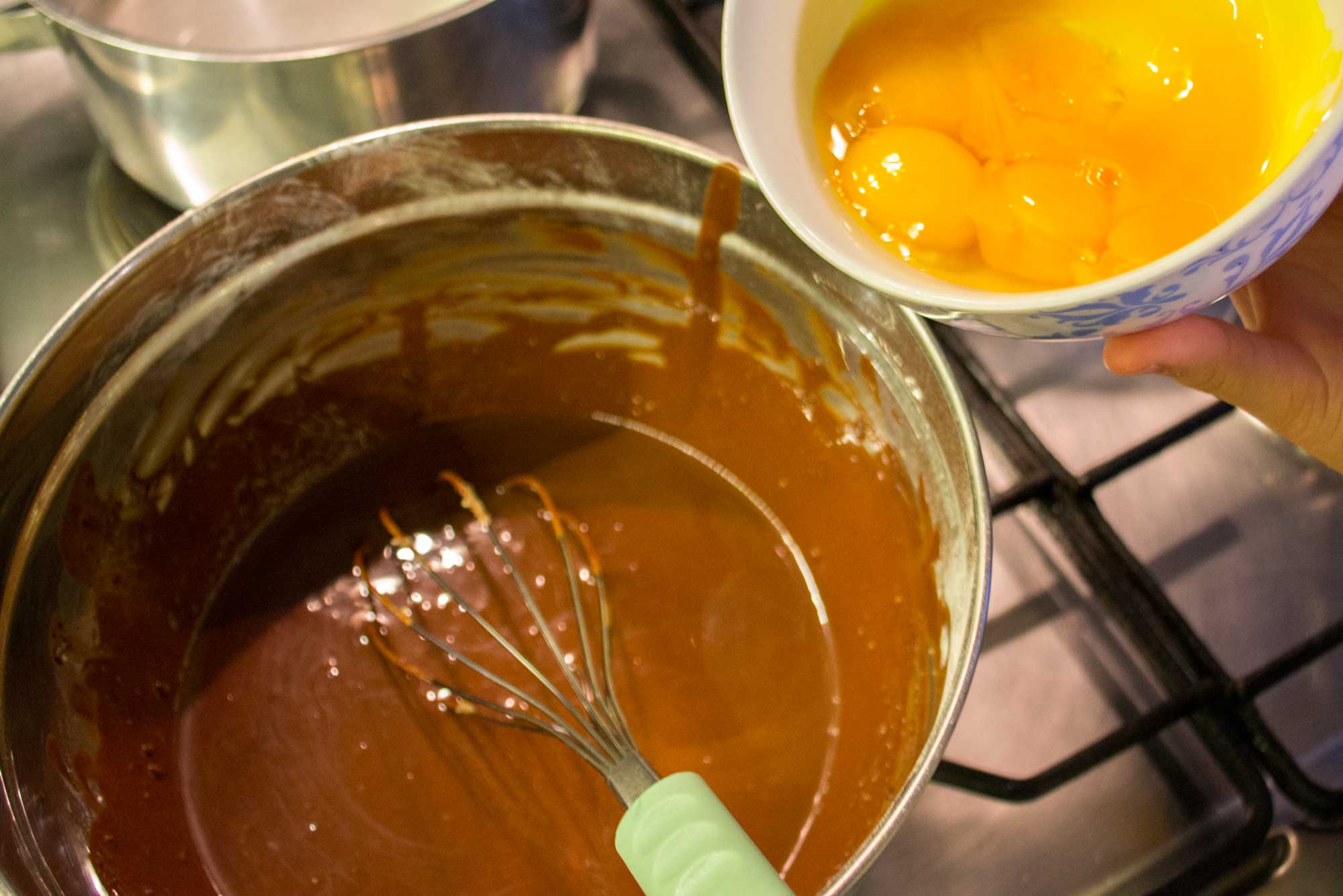 Brzi recepti: Jednostavna torta s čokoladom i maslinovim uljem korak 2