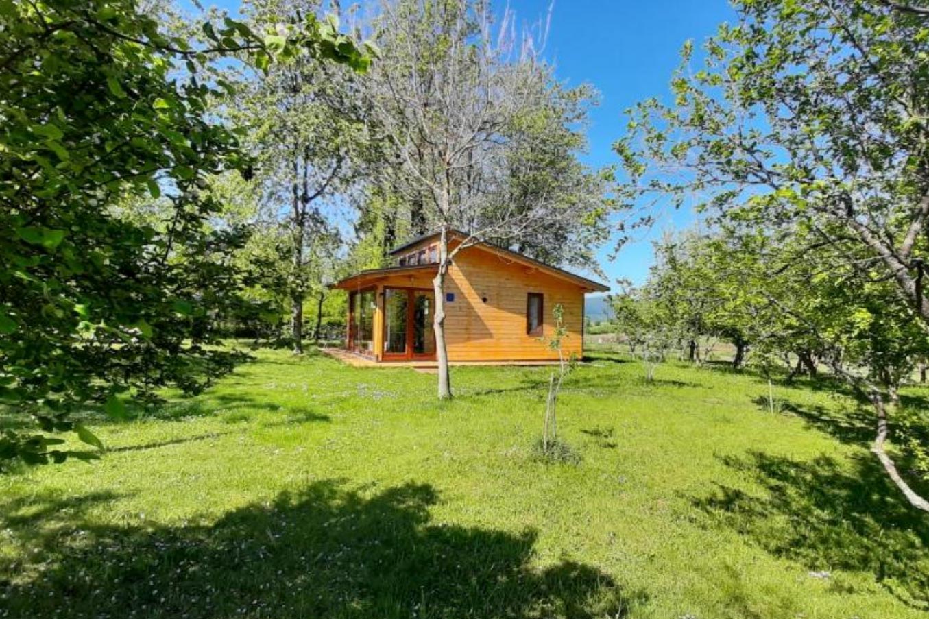 Tiny House Grabovica u voćnjaku